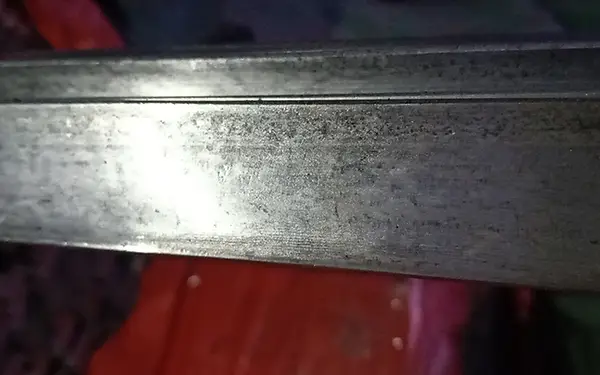 Surface of cold-drawn flat steel